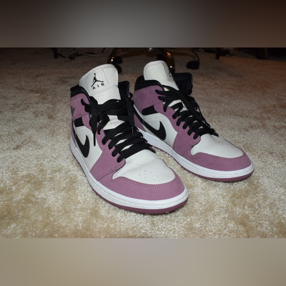 AIR JORDAN RETRO 1 MID SE SZ: 10.5